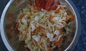 Zelný salát s mrkví a mozarellou