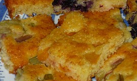 Bleskový kefírový koláč s ovocem