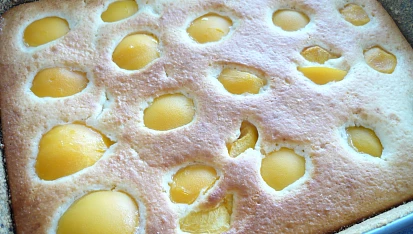 Broskvový jogurtový koláč