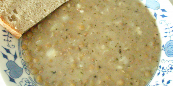 Čočková polévka - rychlá, vydatná s chlebem