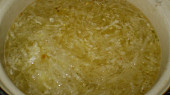 Cukínová polévka se sýrovými knedlíčky, vaříme...