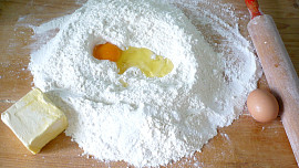 Dvoubarevný mřížkový koláč