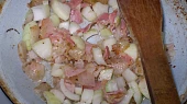 Fazole na smetaně, slanina na cibulce...