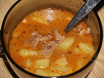 Gulášová polévka (gulášová polévka)