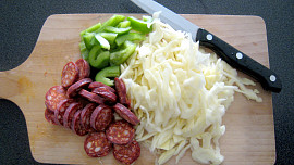 Gulášová zelná polévka