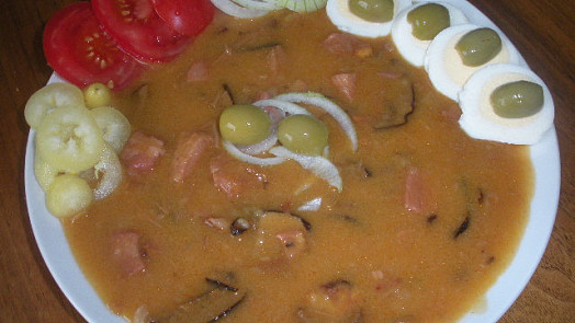 Houbový guláš obložený