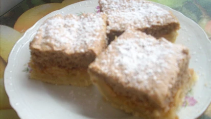 Jablkový koláč s ořechovým piškotem