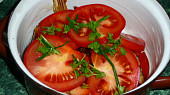 Kapr zapečený s rajčaty