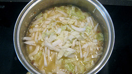 Kapustová polévka s rýží