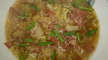 Kapustovo-brokolicová polévka s rýží a uzeninkou