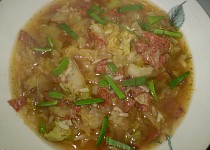 Kapustovo-brokolicová polévka s rýží a uzeninkou