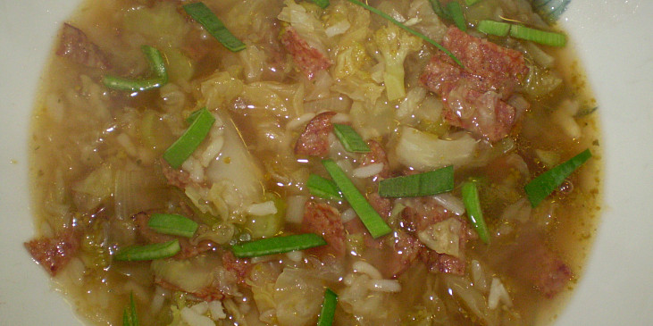 Kapustovo-brokolicová polévka s rýží a uzeninou