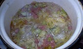 Kapustovo-brokolicová polévka s rýží a uzeninkou, vaříme...