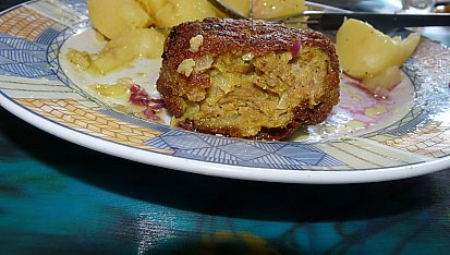 Kari karbanátky, řez karbanátkem