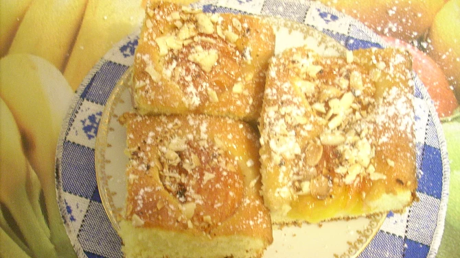 Křehký broskvový koláč