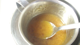 Křehký broskvový koláč