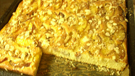 Křehký broskvový koláč