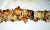 Kuřecí jehla speciál (Kuřecí prsíčka, anglická slanina, cibule, pórek, paprika.)