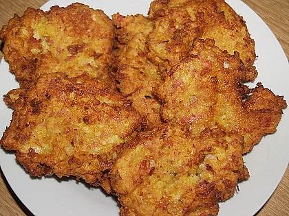 Květákové placičky s uzeným masem, květákové placičky
