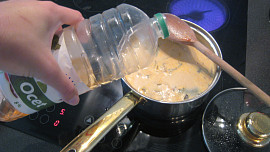 Kyselá polévka  se sušenými houbami