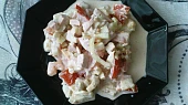Letní rajčatový salát, Navíc dáváme i cibuli a vše nakrájené na kostičky, dělá se v obrovské míse, takže asi z 1,5kg rajčat.