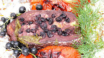 Lososový steak s černým rybízem