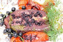 lososový steak s černým rybízem