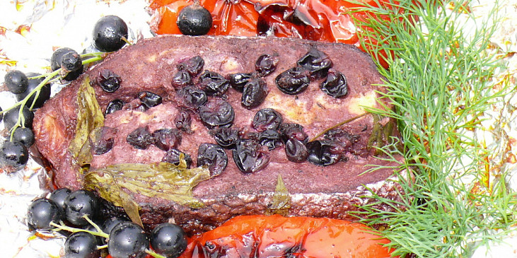 lososový steak s černým rybízem