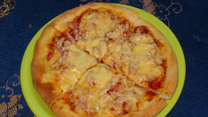 Neapolská pizza, Místo sardelek je šunka