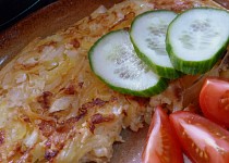 Omeleta s paprikou a cibulí