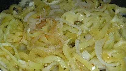 Omeleta s paprikou a cibulí