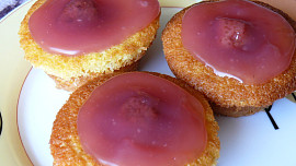 Piškotové muffiny s jahodami