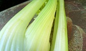 Řapíkatý celer s máslem a strouhankou