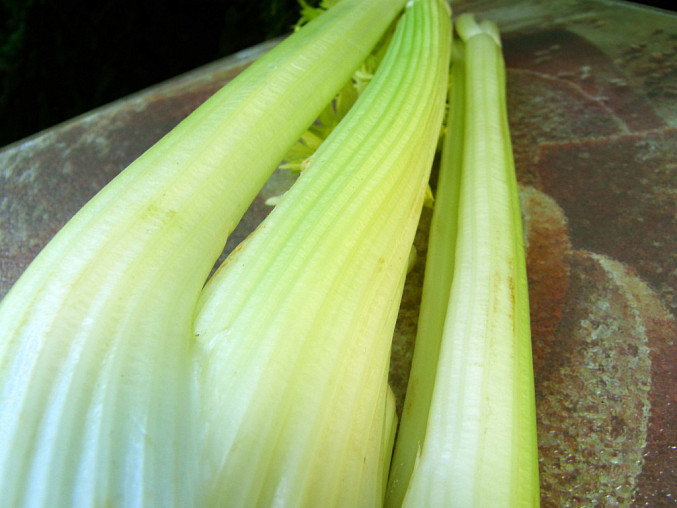 Řapíkatý celer s máslem a strouhankou