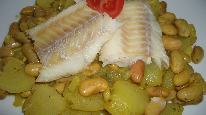 Rybí filé s bílými fazolemi (Tunisko)