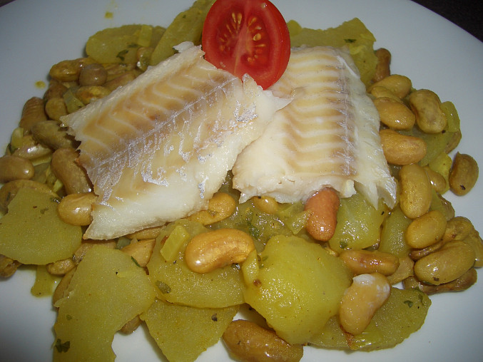 Rybí filé s bílými fazolemi (Tunisko)