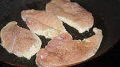 Rychlá kuřecí prsíčka se šalvějí s citronem, ...restování...