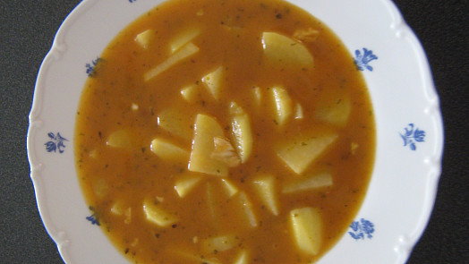 Slepá gulášová polévka