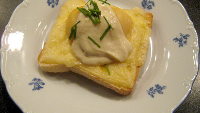 Sýrové toasty s broskvemi