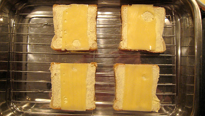 Sýrové toasty s broskvemi