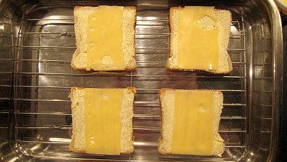 Sýrové toasty s broskvemi