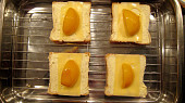 Sýrové toasty s broskvemi