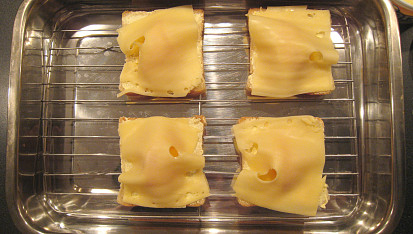 Sýrové toasty s broskvemi