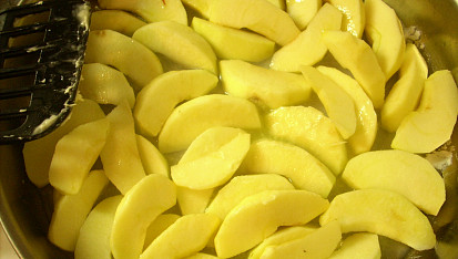 Tarte tatin (obrácený jablkový koláč)