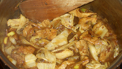 Těstoviny s čínskou omáčkou
