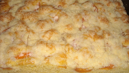Třený ovocný koláč