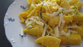 Vajíčkové knedlíky so syrom