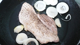 Vepřový steak na pivě