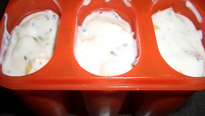 Vitalinea zmrzlina, zmrzlinu jsem dala do formiček na nanuky