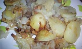 Zapečené brambory s hlávkovým zelím